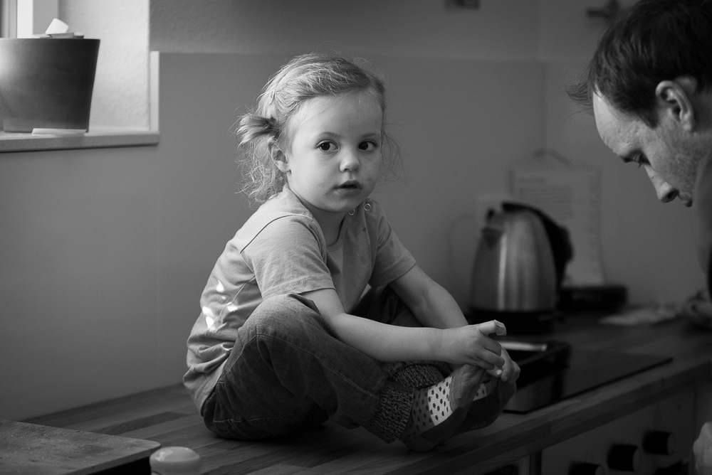 Picture of my little Cousin AnNelie with her father Paulo. Frankfurt, Germany. 2016 © Pedro Rodrigues